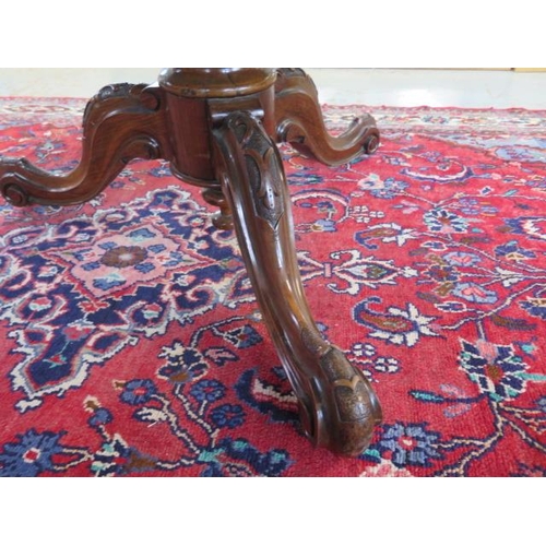 77 - A Victorian walnut tilt top breakfast / dining table on carved tripod base, 72cm tall x 133cm diamet... 