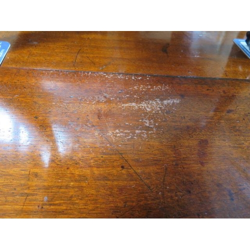 83 - A 19th century mahogany pullout dining table with two leaves on turned carved legs, 71cm tall x 126c... 