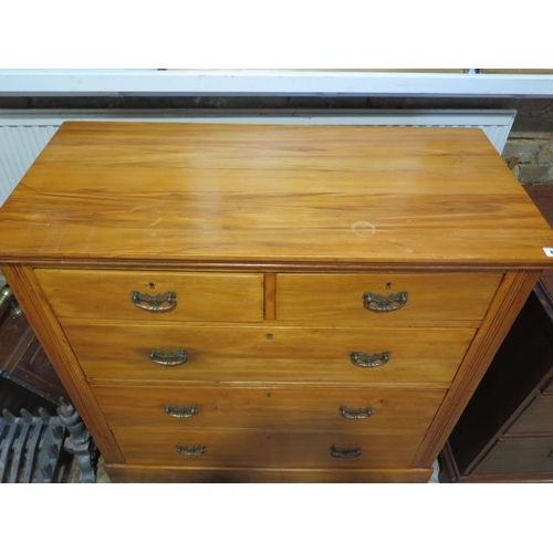 85 - A Victorian / Edwardian satin walnut five drawer chest, 101cm tall x 103cm x 49cm, in generally good... 