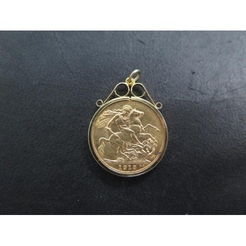 866 - A George V gold full sovereign dated 1913 in a hallmarked 9ct mount total weight approx 9.1 grams