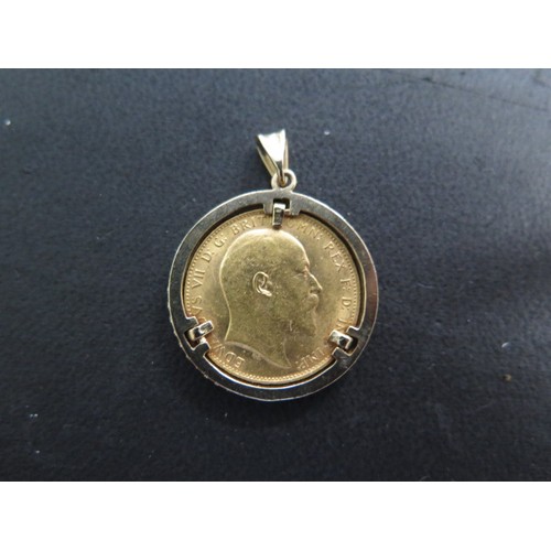 863 - Edward VII gold full sovereign dated 1910 in a hallmarked 9ct mount, total weight approx 11.4 grams