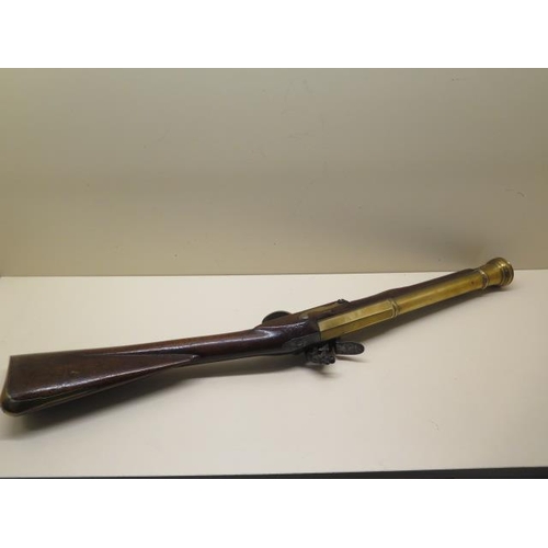 940 - A flintlock canon barrelled blunderbuss, the lock signed Cox, barrel length 38cm, total length 79cm,... 