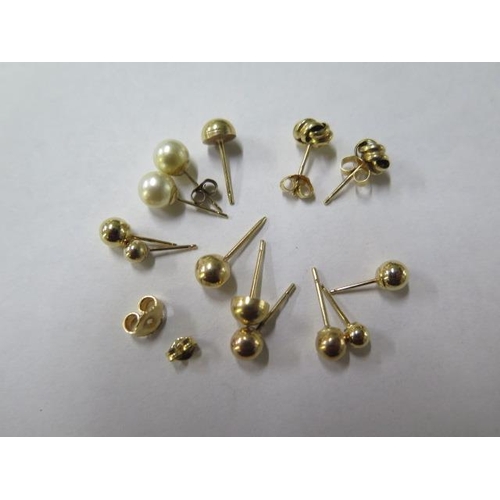 A pair of 18ct gold knot earrings, approx 1 gram and other assorted gilt earrings, approx 3.2 grams