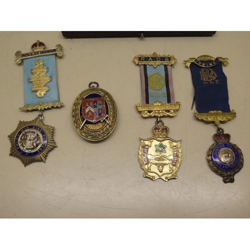 312 - Four silver Buffalo medals, one boxed with certificate, and one masonic silver jewel, total weight a... 