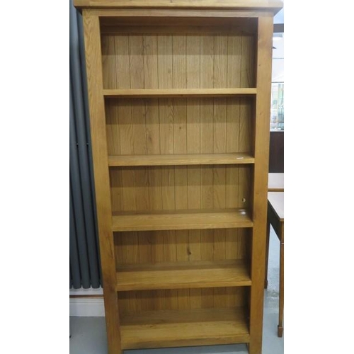 40 - An oak bookcase with 4 fixed shelves, 180cm tall x 90cm x 30cm
