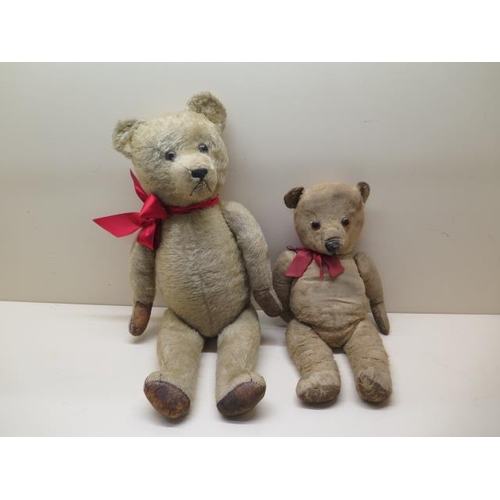 811 - Two vintage teddy bears, tallest 50cm, both with wear and some repairs (much loved)