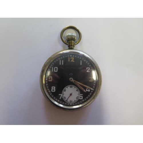 924 - A WWII pocket watch, black dial, 5cm case, stamped G5/TP P40157, some general wear, running, hands a... 