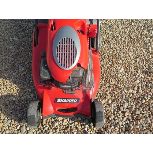 19 - A Snapper self propelled petrol lawn mower with a Briggs and Stratton engine, in running order