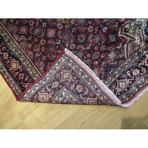 200 - A hand knotted woollen Fien Bijar rug, 2.05m x 1.30m, in good condition