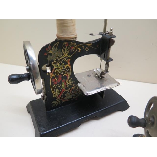 318 - Five vintage miniature hand crank sewing machines, from 13cm to 17cm tall