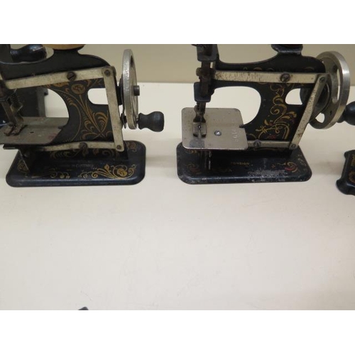 318 - Five vintage miniature hand crank sewing machines, from 13cm to 17cm tall