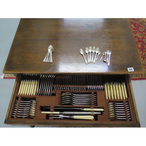 405 - An oak table canteen of Elkington Monarch plated cutlery, 8 setting, complete with 6 silver golfing ... 