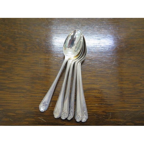 405 - An oak table canteen of Elkington Monarch plated cutlery, 8 setting, complete with 6 silver golfing ... 