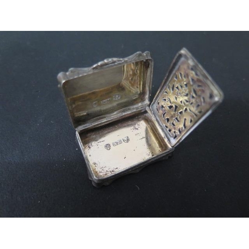 425 - A silver vinaigrette, Birmingham Nathaniel Mills 1842/43, 3.5cm wide, generally good small dent to t... 