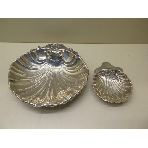 428 - A large sterling silver dish, Frank Whiting, 21cm wide, and a smaller silver shell dish, total weigh... 