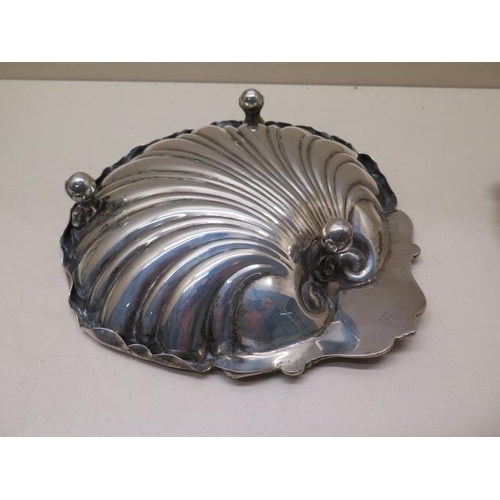 428 - A large sterling silver dish, Frank Whiting, 21cm wide, and a smaller silver shell dish, total weigh... 