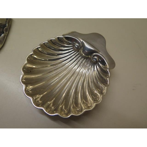 428 - A large sterling silver dish, Frank Whiting, 21cm wide, and a smaller silver shell dish, total weigh... 