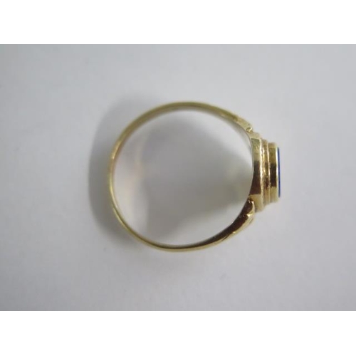 463 - A 9ct gold signet ring, size U, approx 4.5 grams, stone has wear and scratches, some general wear