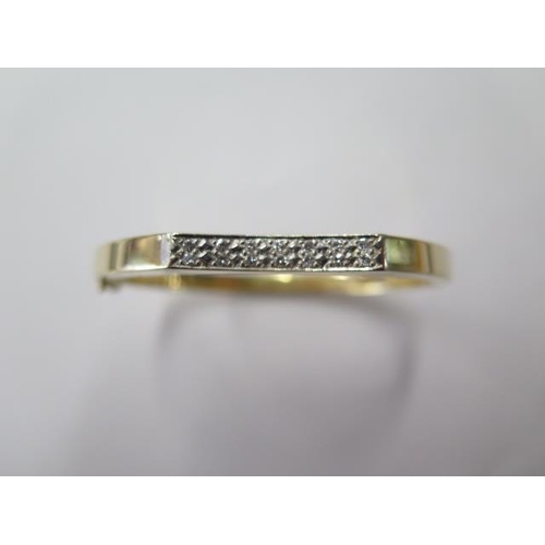 475 - A 14K yellow gold diamond hinged hollow bangle, approx 12.3 grams, internal 5.5cm x 4.8cm, in good c... 