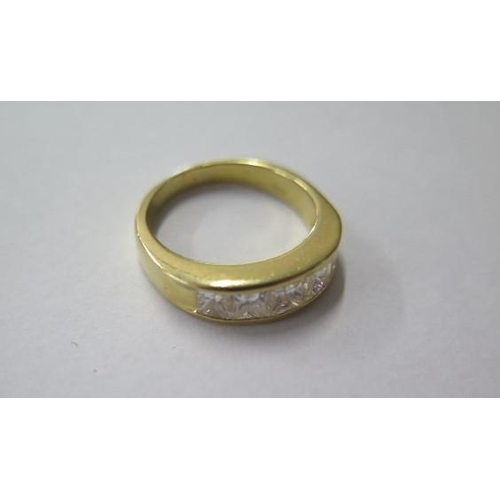 479 - A 750 yellow gold five stone square cut diamond, size L/M, approx 5.2 grams, diamonds bright and wel... 