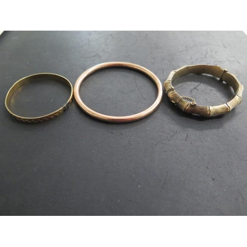 487 - 3 x 9ct yellow gold bangles 6cm x 6cm to 8cm diameter, total weight approx 40 grams, catches good