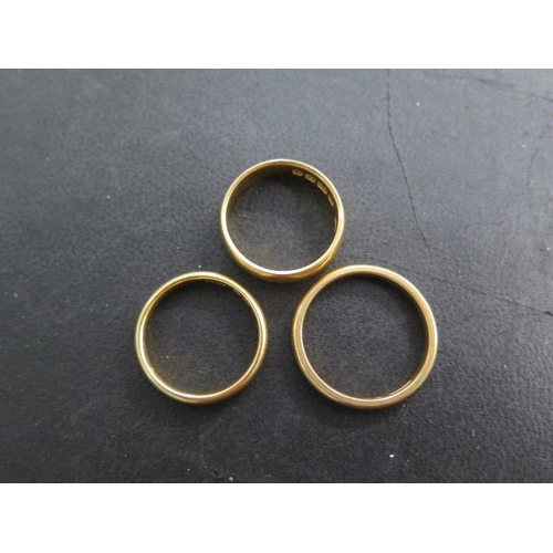 492 - 3 x 22ct hallmarked yellow gold band rings, sizes M/N and R, total weight approx 14.4 grams