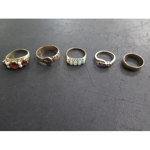 494 - 5 x 9ct yellow gold rings, sizes ranging from J to P, total weight approx 11.6 grams