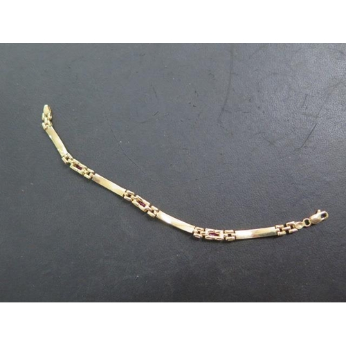 505 - An 18ct 750 yellow gold bracelet set with three rubies / spinnels, 18cm long, approx 7.2 grams