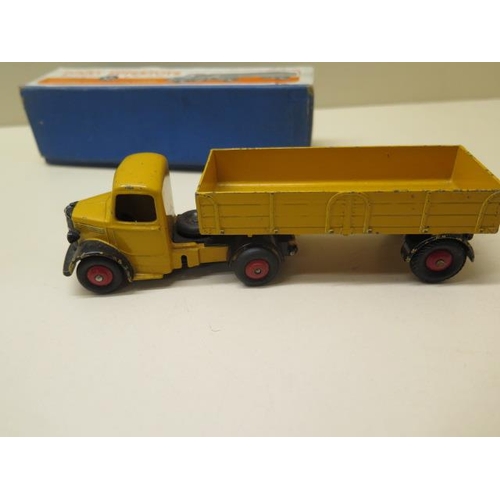 862 - 3 boxed Dinky toys Leyland Comet no 531, Bedford Articulated lorry 521 and horsebox 581, all have so... 