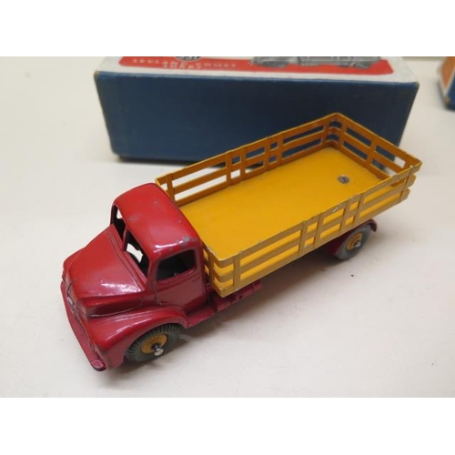 862 - 3 boxed Dinky toys Leyland Comet no 531, Bedford Articulated lorry 521 and horsebox 581, all have so... 