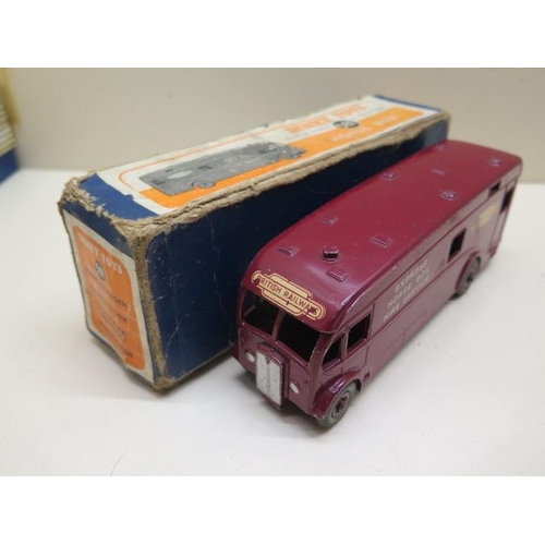 862 - 3 boxed Dinky toys Leyland Comet no 531, Bedford Articulated lorry 521 and horsebox 581, all have so... 