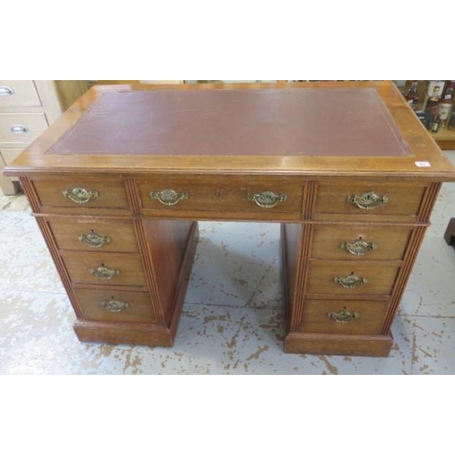 51 - A late Victorian / Edwardian twin pedestal 9 drawer writing desk with leatherette inset top, 76cm ta... 