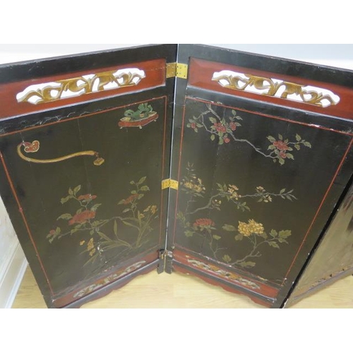63 - An Oriental 4 fold lacquered vanity screen / divider, 105cm tall x 204cm wide