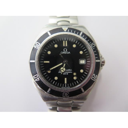 663 - An Omega quartz Seamaster professional 200m pre- Bond 19803, 38mm bezel stainless steel bracelet wri... 