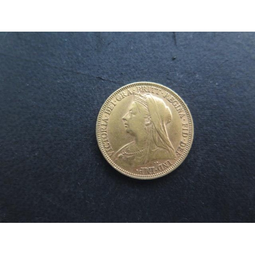 702 - A Victorian gold full sovereign, dated 1896