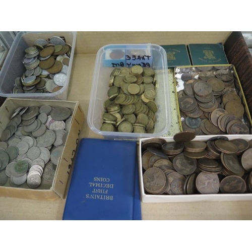 706 - A good collection of assorted coins