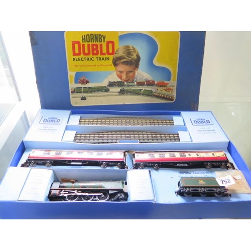 752 - A Hornby Dublo EDP12 Duchess of Montrose train set, box worn and losses to top, set generally good