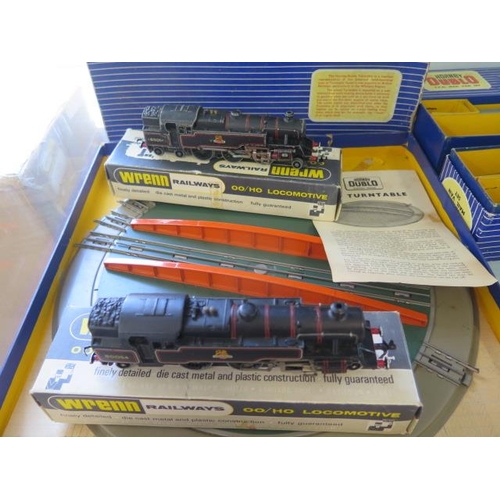 753 - A good collection of Hornby Dublo rolling stock, 2 locos track and turntable, please see images for ... 