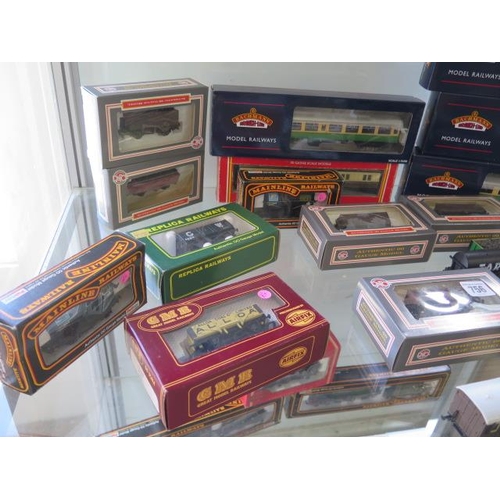 756 - A collection of 00 gauge rolling stock, some boxed to include Dapol, Hornby, Airfix, Bachmann, pleas... 