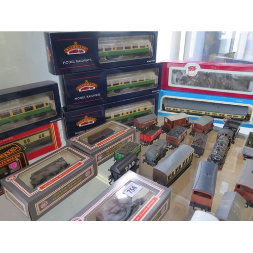 756 - A collection of 00 gauge rolling stock, some boxed to include Dapol, Hornby, Airfix, Bachmann, pleas... 