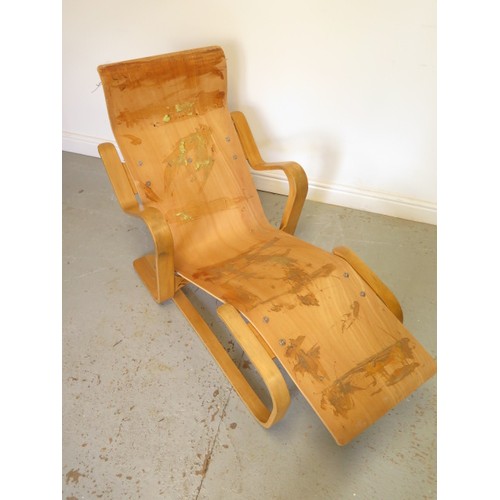 65 - A Marcel Breuer design bent ply Birch long chair after the original made by 79cm tall x 146cm x 65cm... 