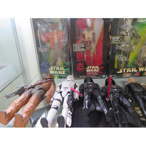 769 - A good collection of Hasbro / Kenner Star Wars Action collection, 12