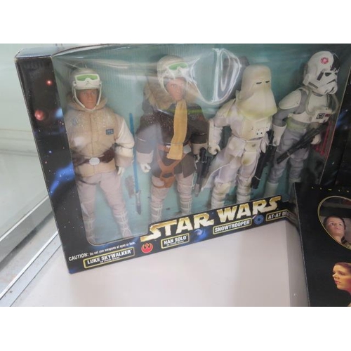 769 - A good collection of Hasbro / Kenner Star Wars Action collection, 12