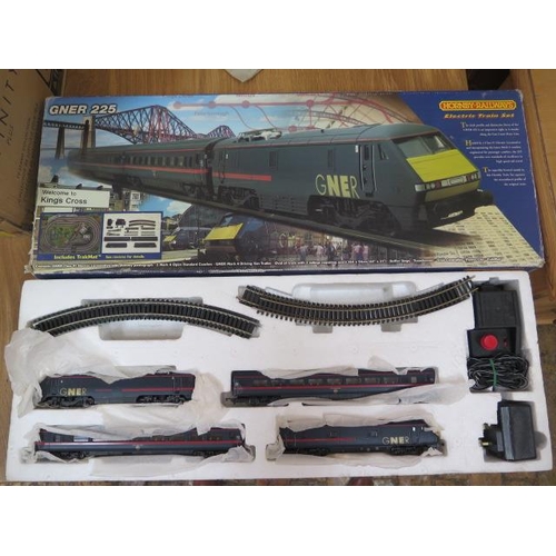 777 - A Hornby 00 gauge GNER 225 boxed train set