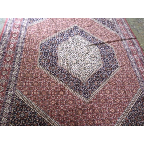202 - A Persian style machine made rug, 280cm x 200cm, in good condition
