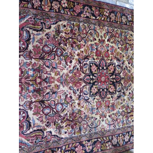 211 - A hand knotted woollen Lilihan rug, 2.16m x 1.44m