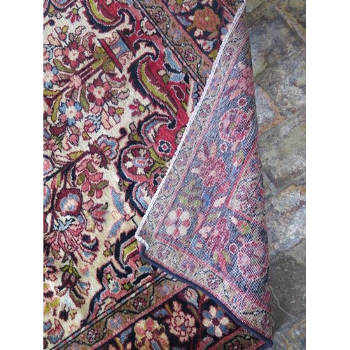 211 - A hand knotted woollen Lilihan rug, 2.16m x 1.44m