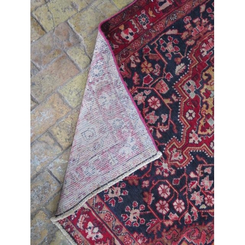 213 - A hand knotted woollen Hamadan rug, 2.10m x 1.36m