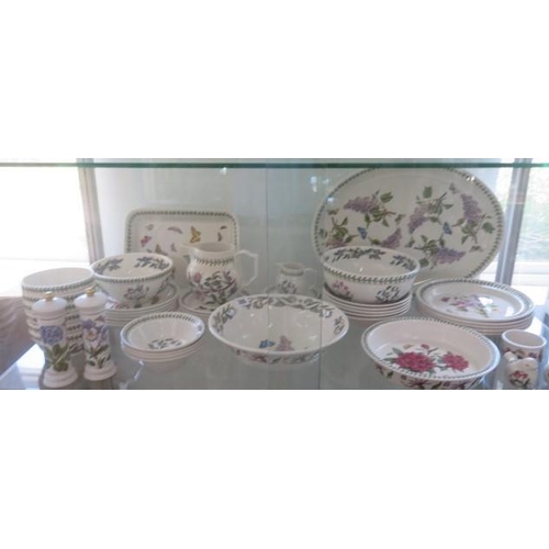 285 - A good collection of Portmerion botanical garden to include; 16 plates (3 sizes), 15 bowls (3 sizes)... 