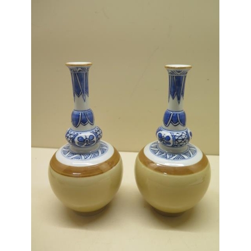 288 - A pair of Chinese water droppers, 17cm tall, in good condition